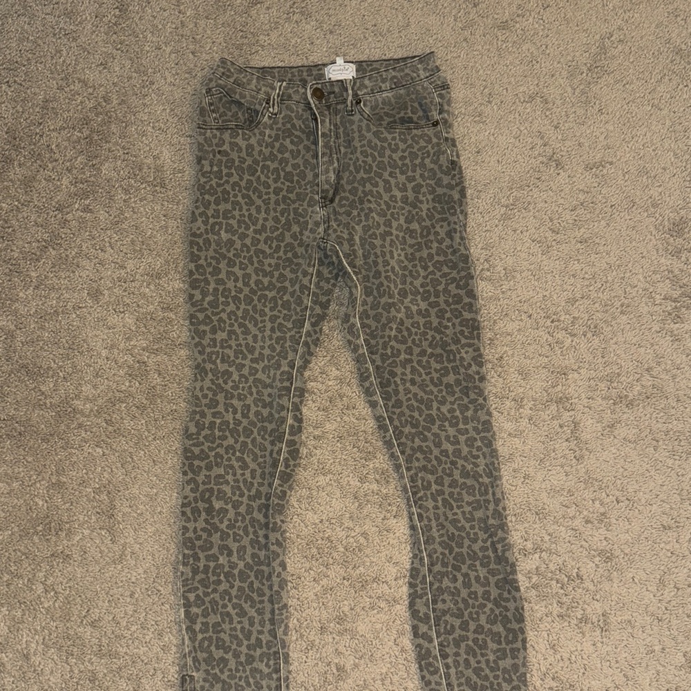 Mud Pie Gray Leopard Print Pants